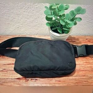 Lululemon Athletica Unisex Black Belt Bag